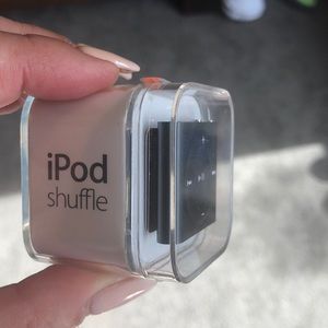 💥NEW💥 iPod Shuffle MD779LL/A